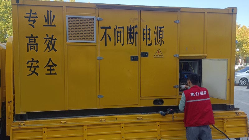 柳北柴油发电机组和UPS电源配合使用时，如何避免切换过程中的电力中断？