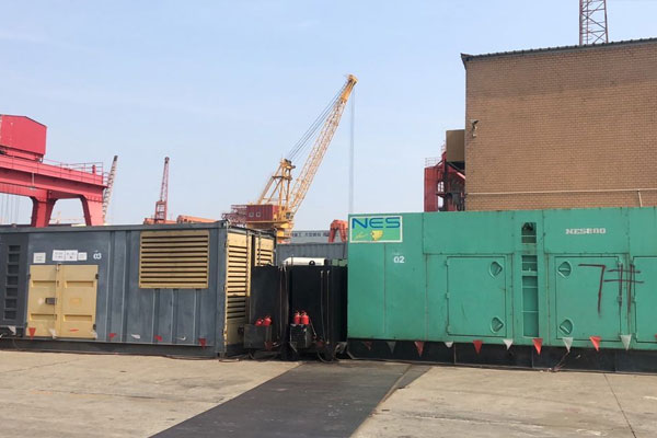 柳北发电机出租空气滤清器的清洁频率是多少？