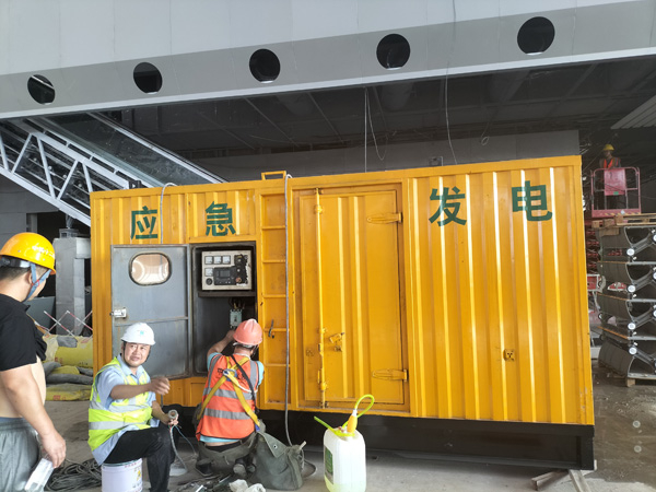 柳北怎样判断空气滤清器是否需要更换？